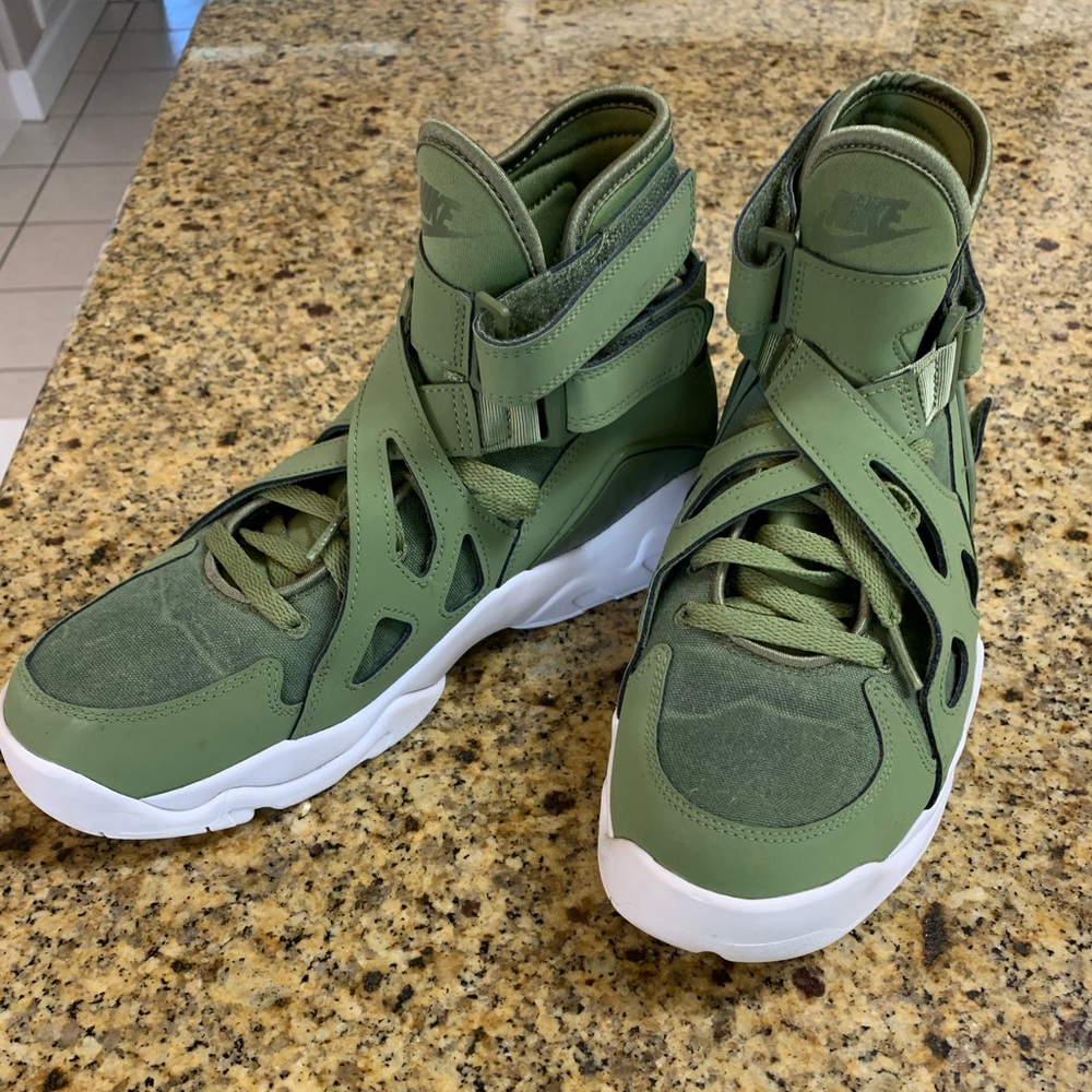 Nike air unlimited palm green worn once to small size 9 mens